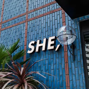 Hotel She, Ōsaka